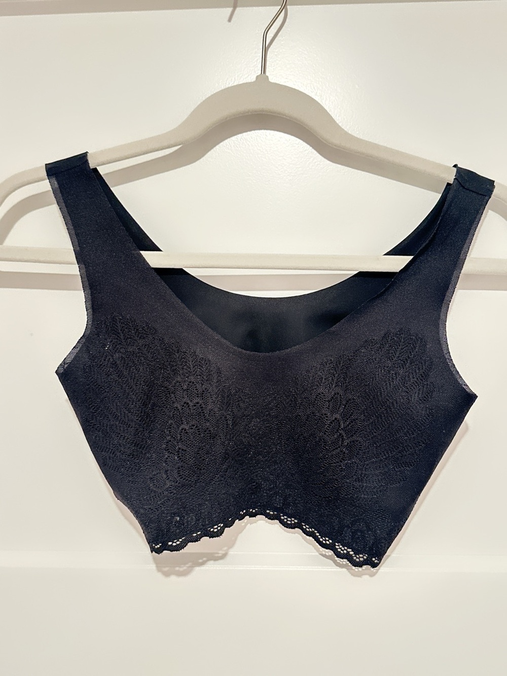 Seamless Lace-Trim Wireless Bralette - Black